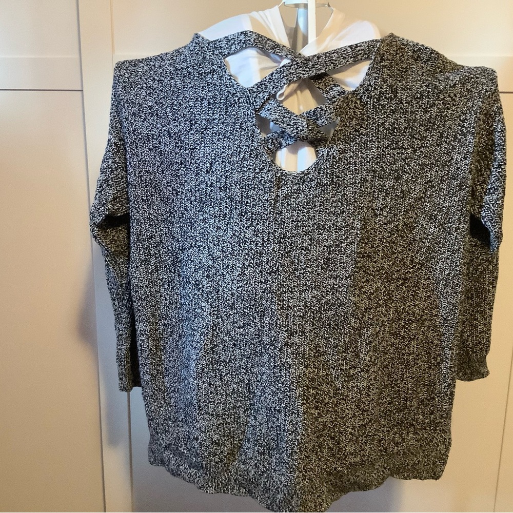Lane Bryan gray  and black sweater size 22/24